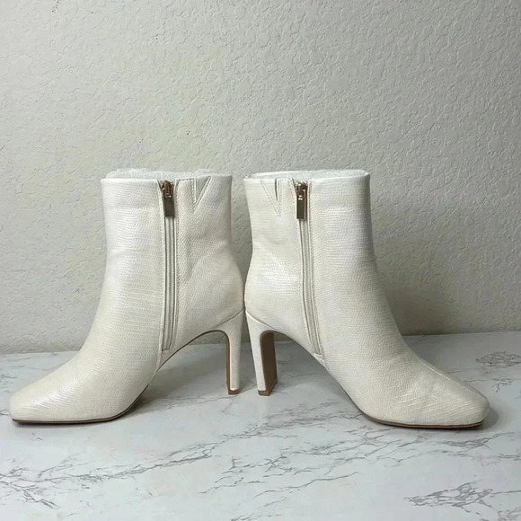 Journee Collection Sarla Bootie 8 - Picture 7 of 13